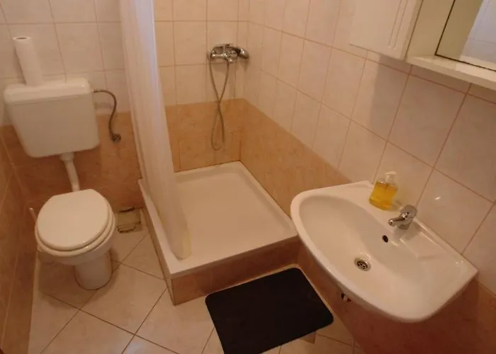 Tinka Gostinjska kuća 3*