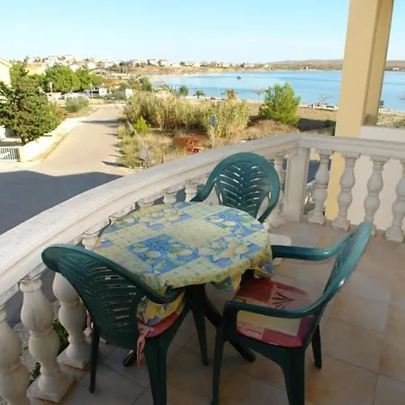 Tinka Guest house Povljana