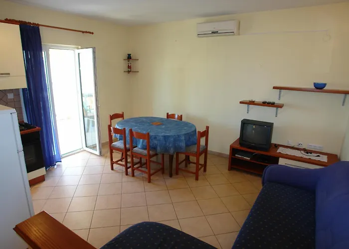 Tinka Πανσιόν