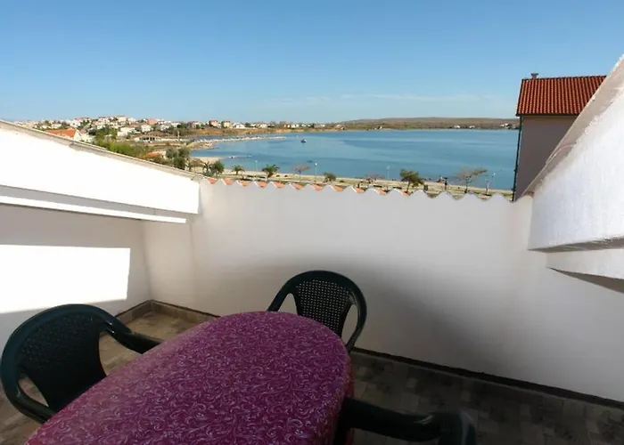 Πανσιόν Tinka Povljana