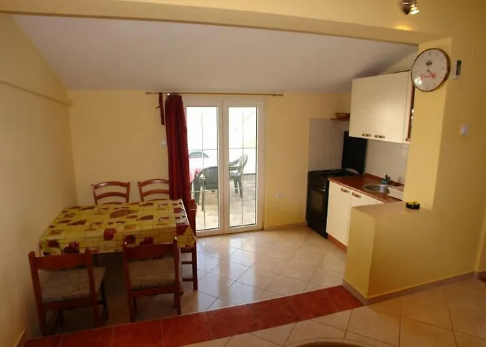 Tinka Πανσιόν