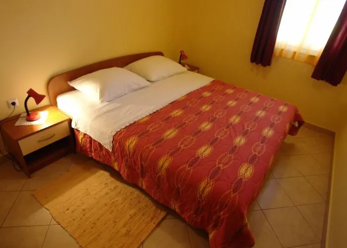 Πανσιόν Tinka Povljana