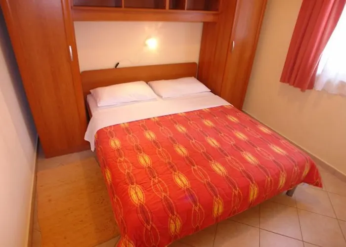 Tinka Πανσιόν